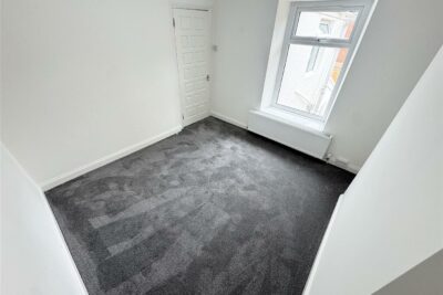 house - terraced for rent curre street