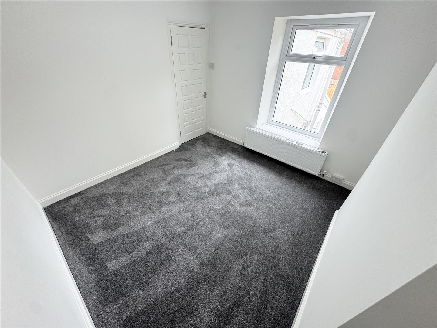 house - terraced for rent curre street