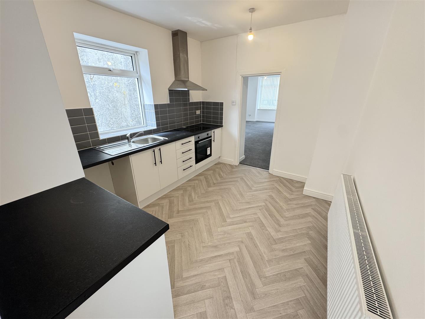house - terraced for rent curre street