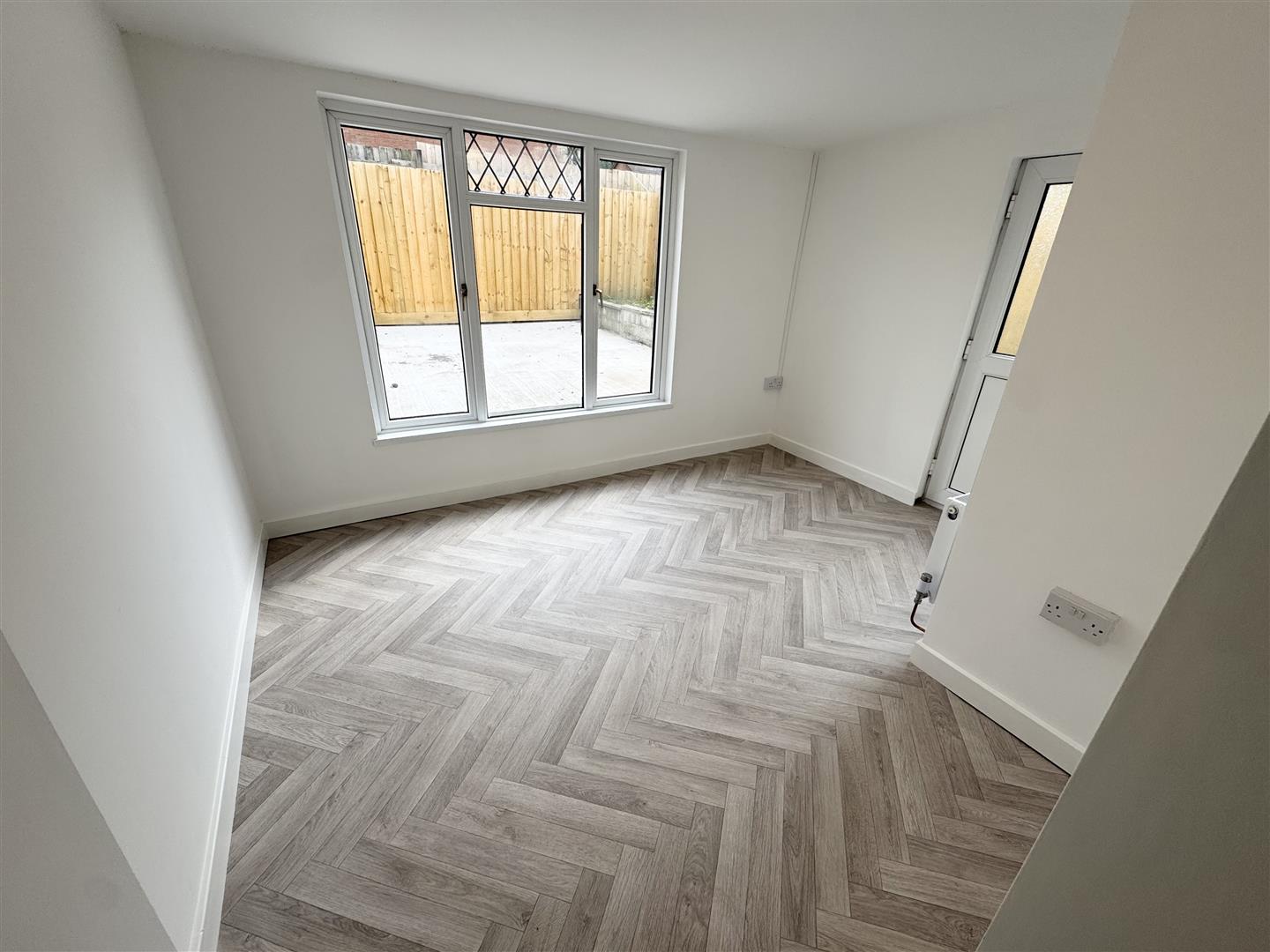 house - terraced for rent curre street