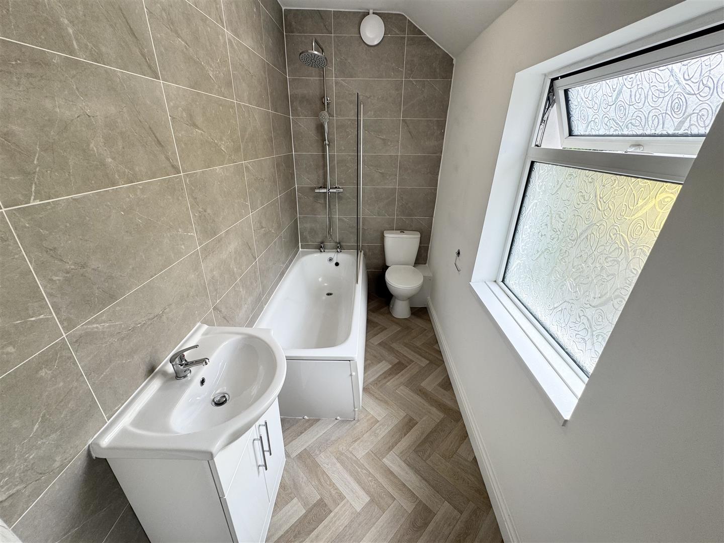 house - terraced for rent curre street