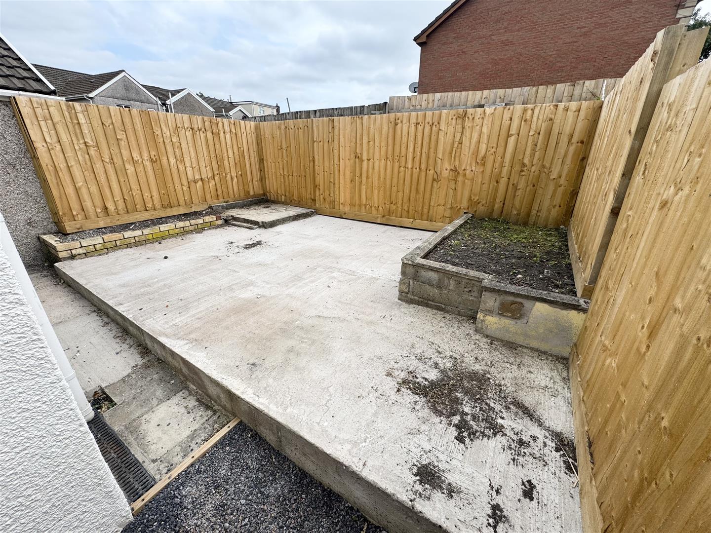 house - terraced for rent curre street
