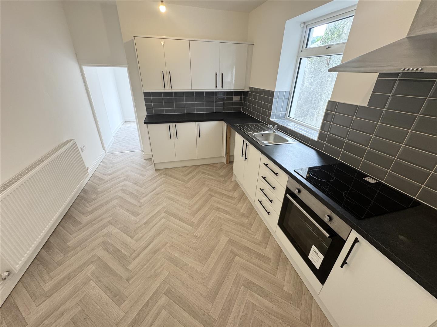 house - terraced for rent curre street