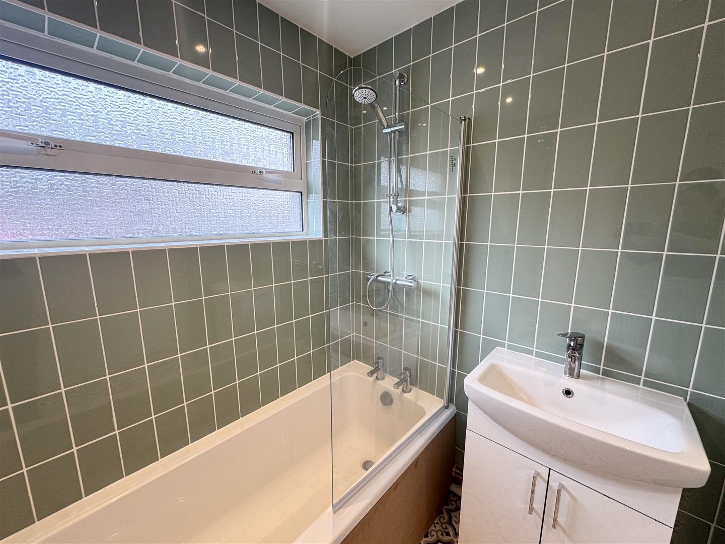 house - terraced for rent avondale road