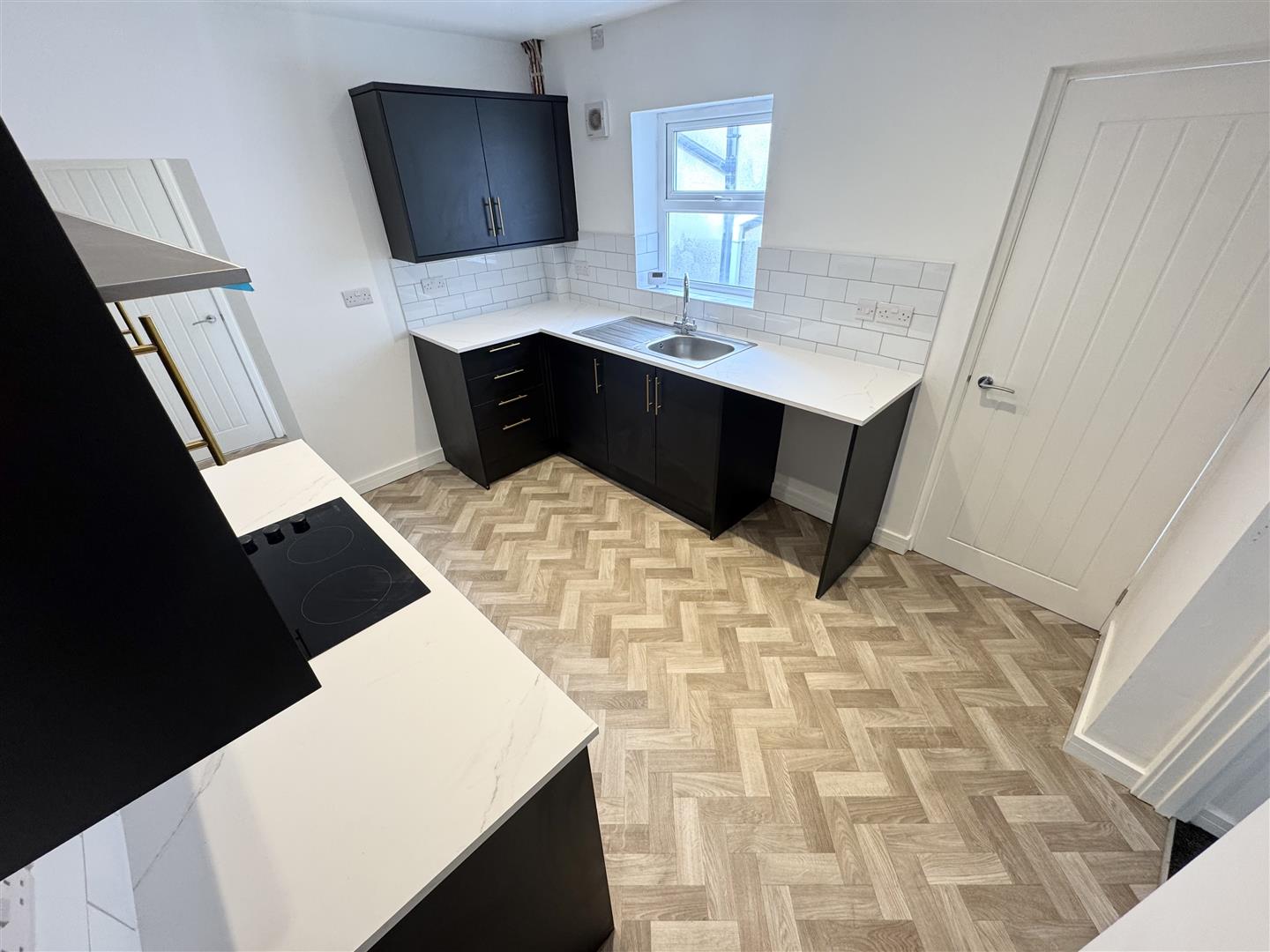 house - terraced for rent avondale road