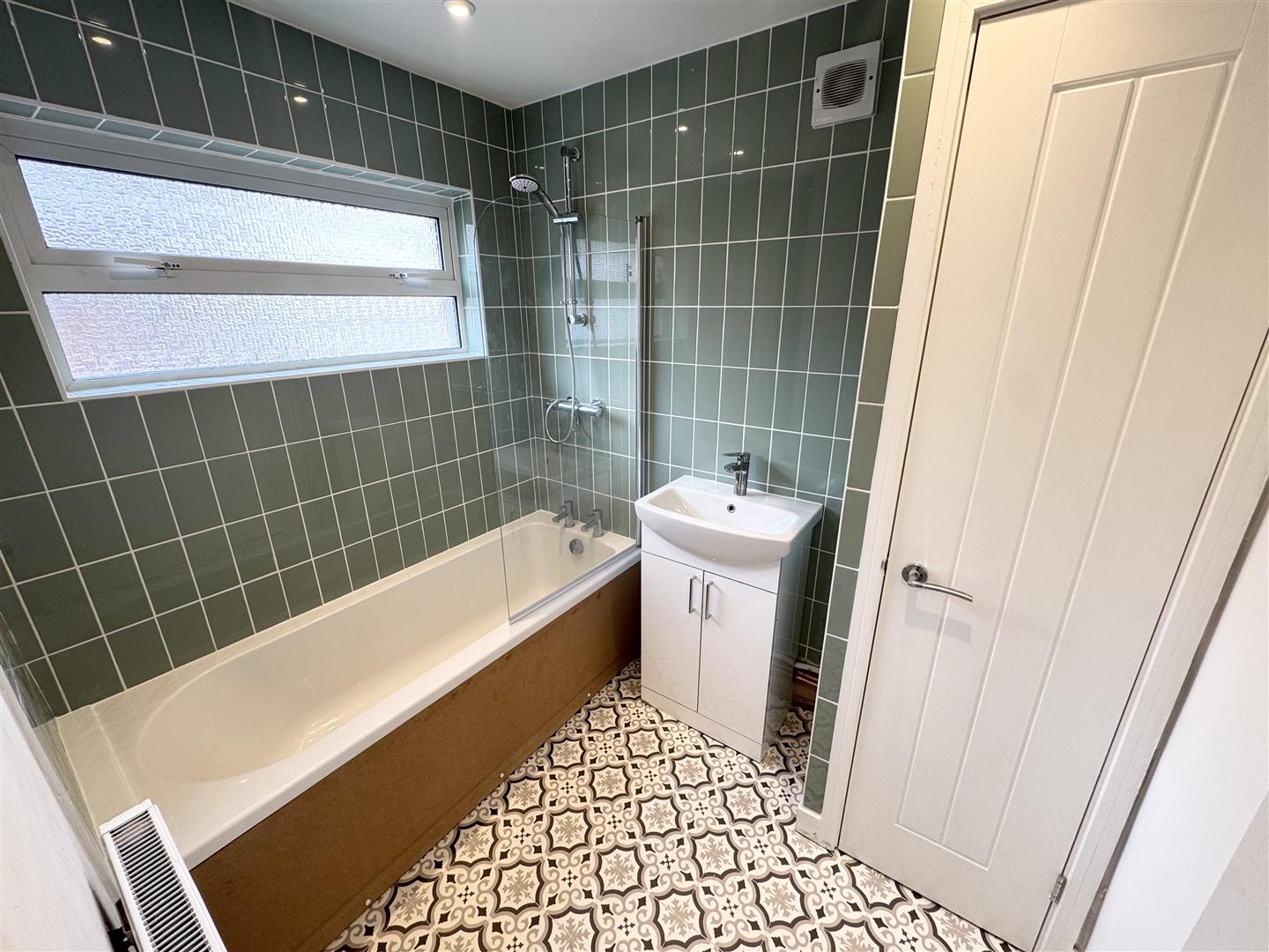house - terraced for rent avondale road