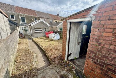 house - terraced for rent avondale road