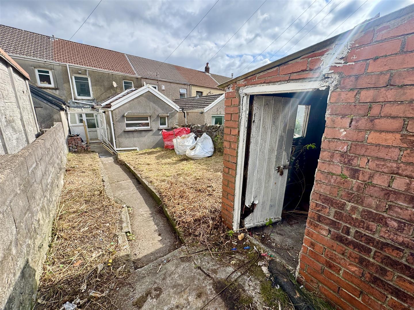 house - terraced for rent avondale road