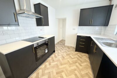 house - terraced for rent avondale road