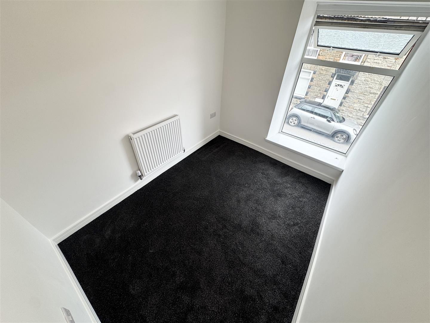 house - terraced for rent avondale road