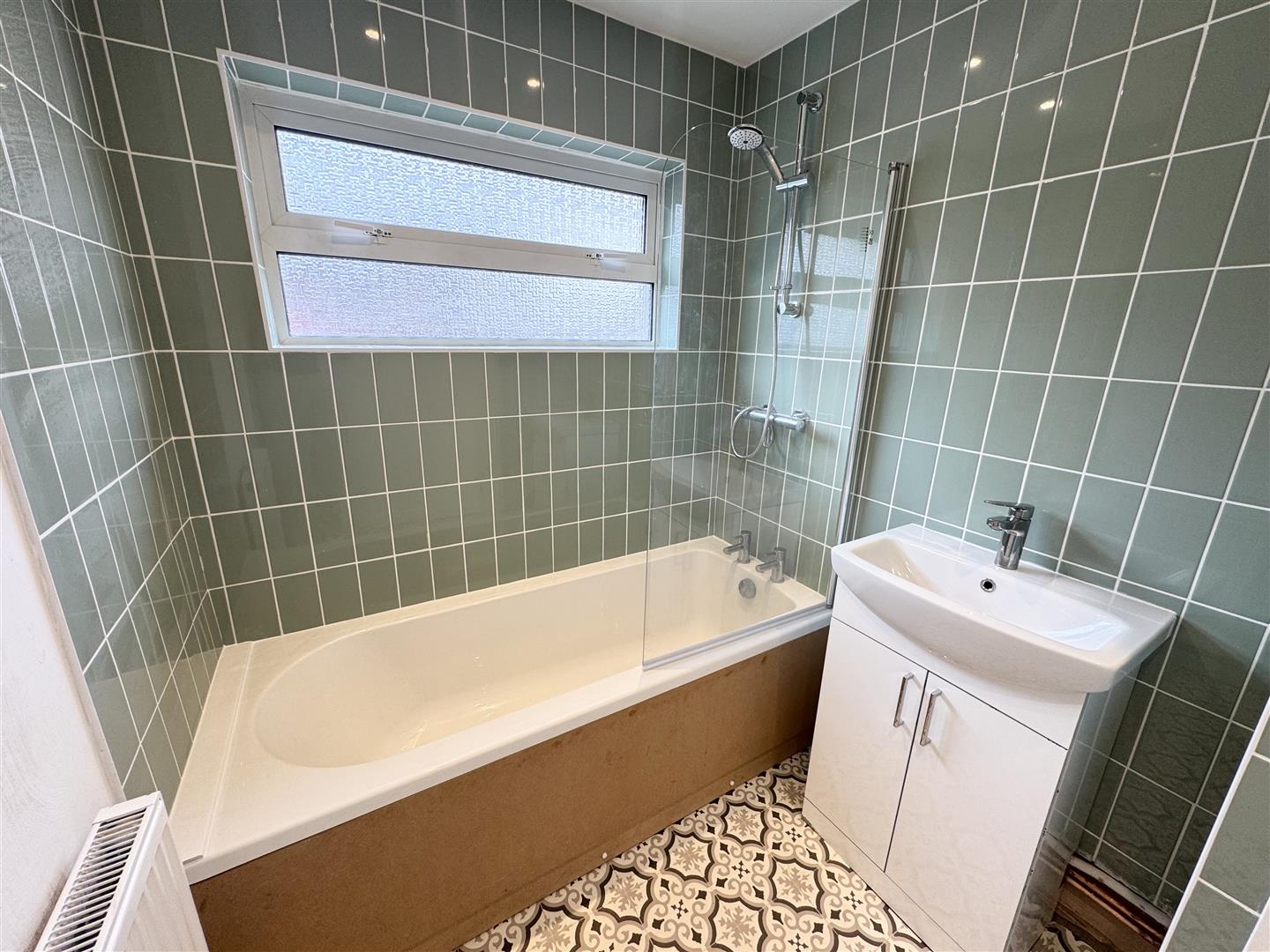 house - terraced for rent avondale road