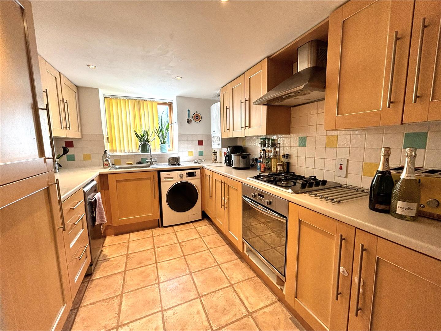 house - end terrace for rent brompton road
