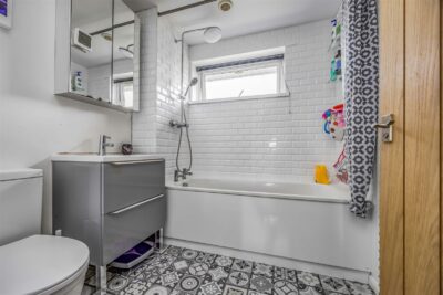 house for sale collier close