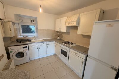 house - terraced for rent wood road