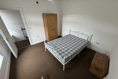flat for rent wood road