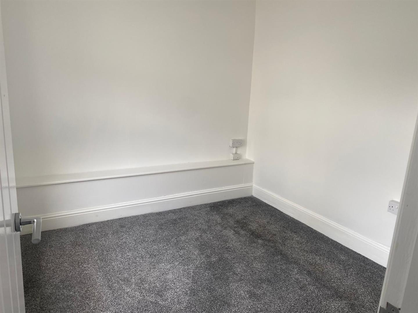 house for rent whitting street
