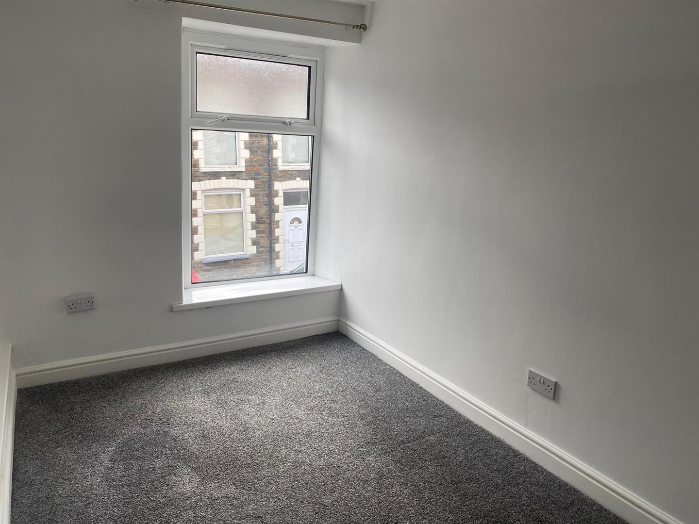 house for rent whitting street