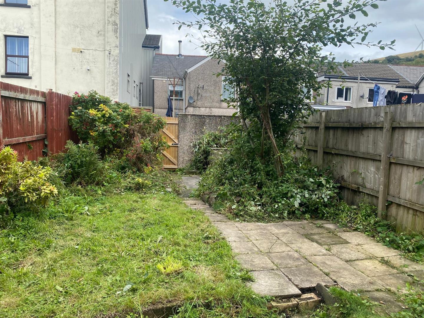 house for rent whitting street