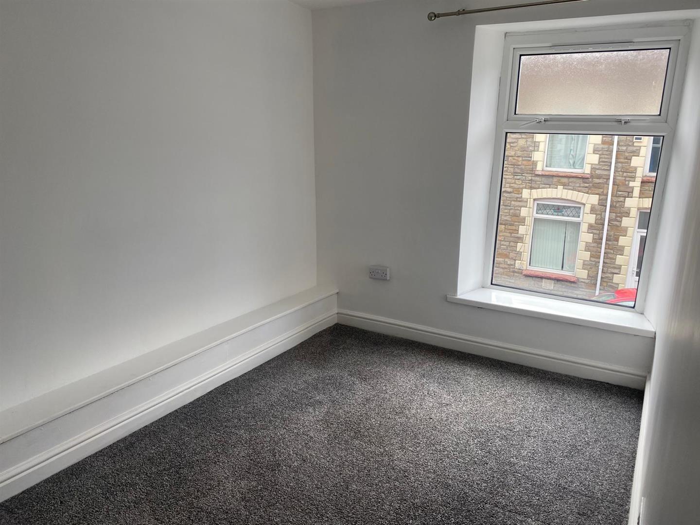 house for rent whitting street