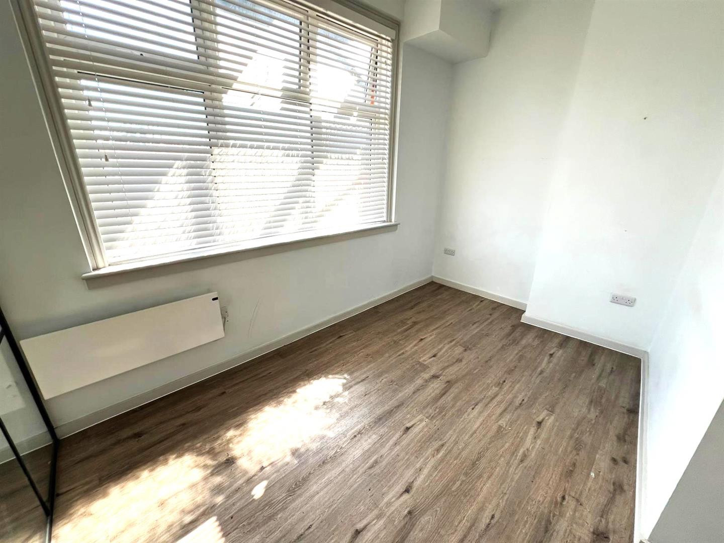 flat for rent victoria road north