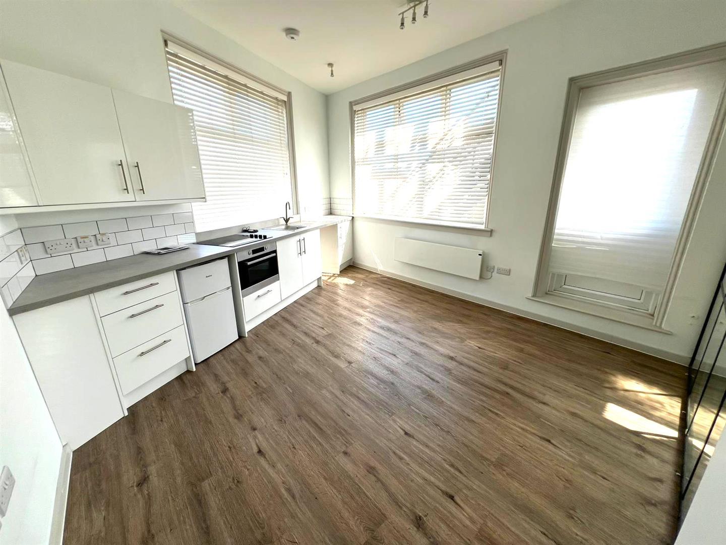 flat for rent victoria road north