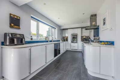 house - detached for sale horndean road