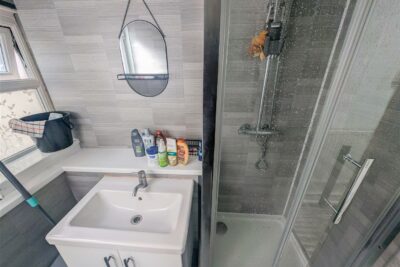 flat for sale wood road