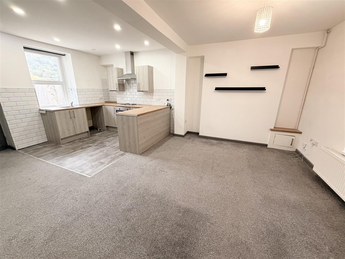 house - terraced for rent church street