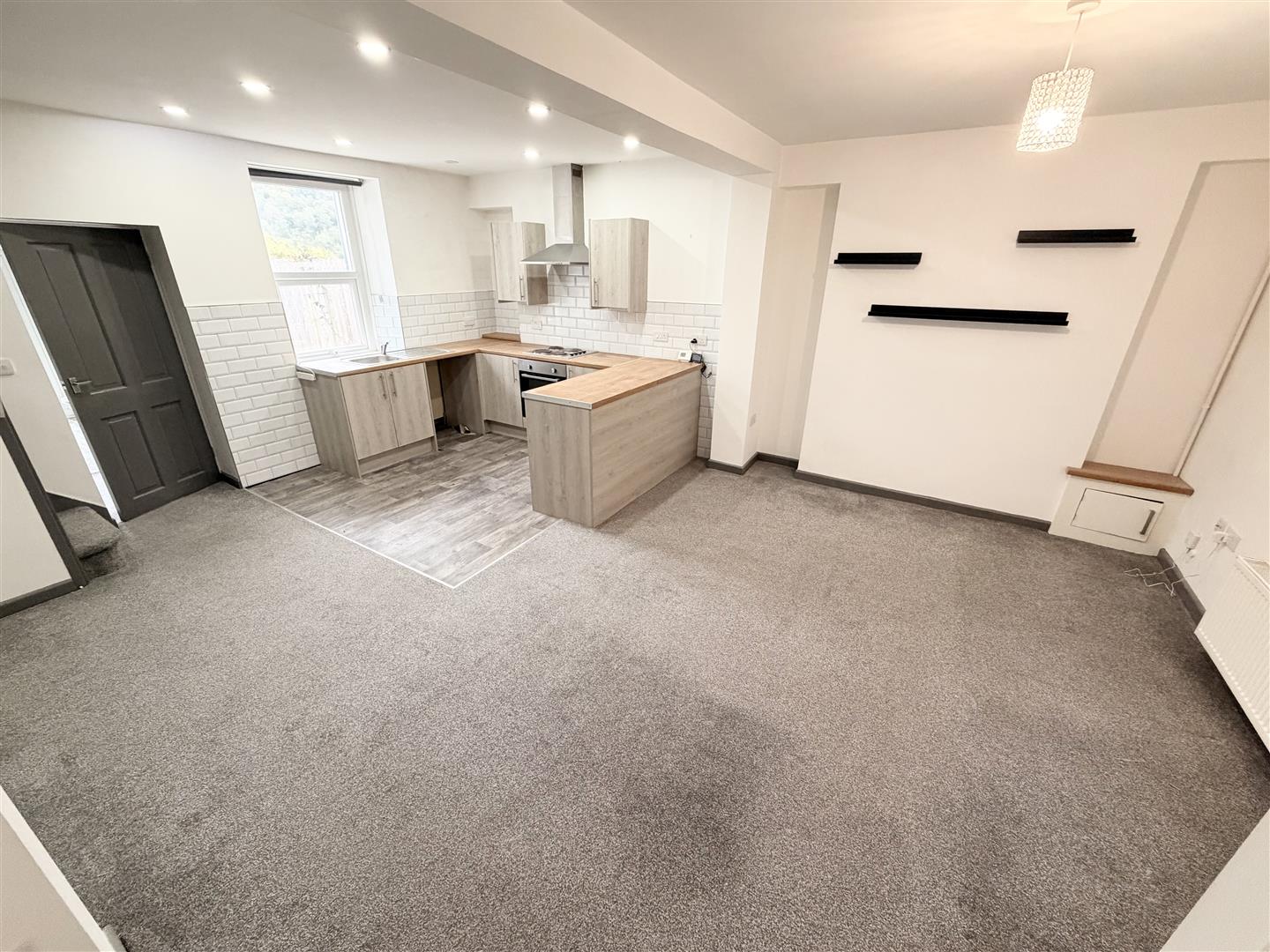 house - terraced for rent church street