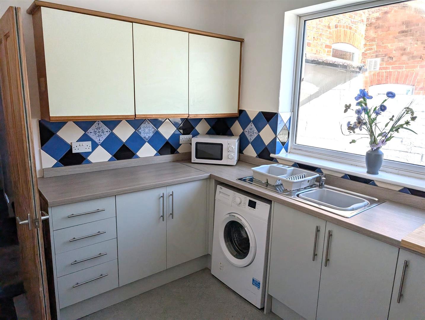 house - terraced for rent delamere road