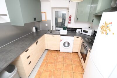 room for rent laura street