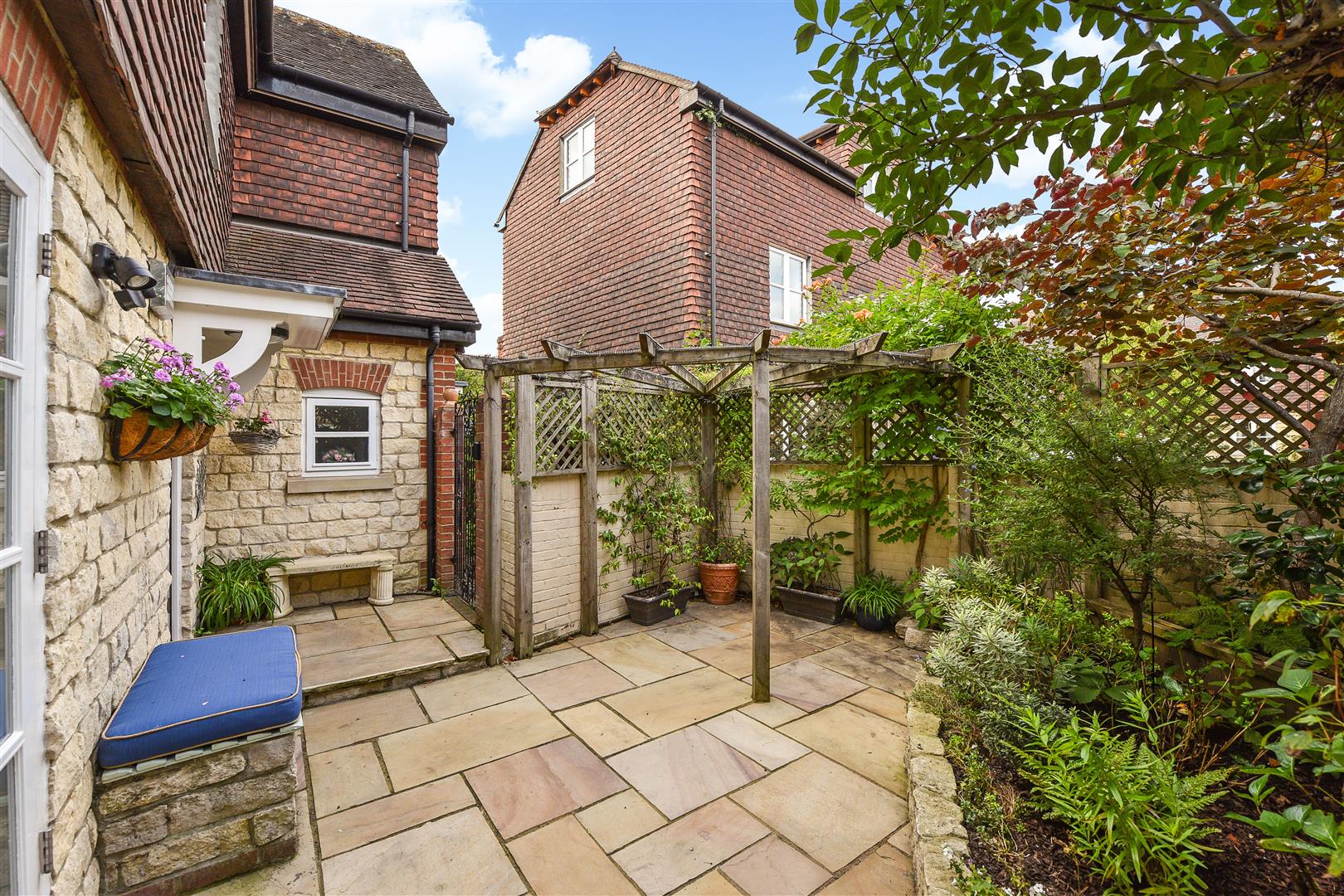 cottage for sale lamberts lane