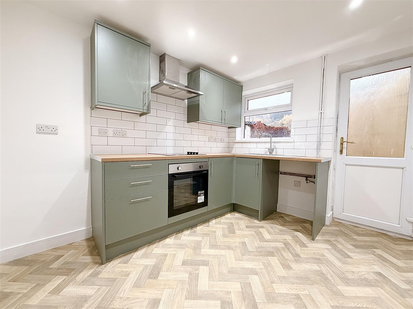 house - terraced for rent baglan street