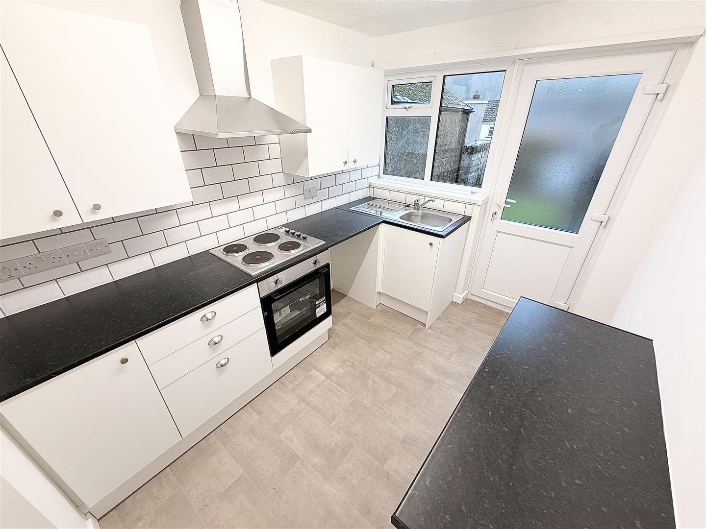 house - terraced for rent court street