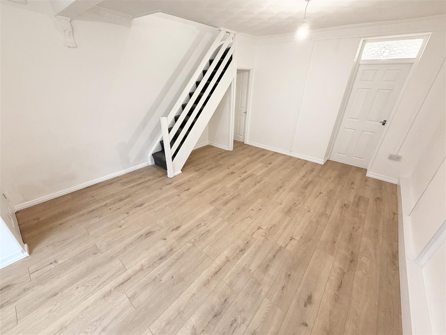 house - terraced for rent court street