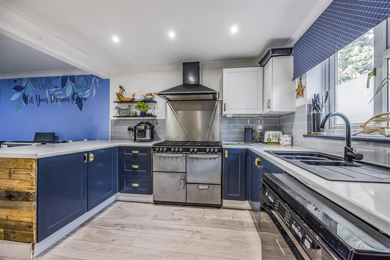 house for sale third avenue