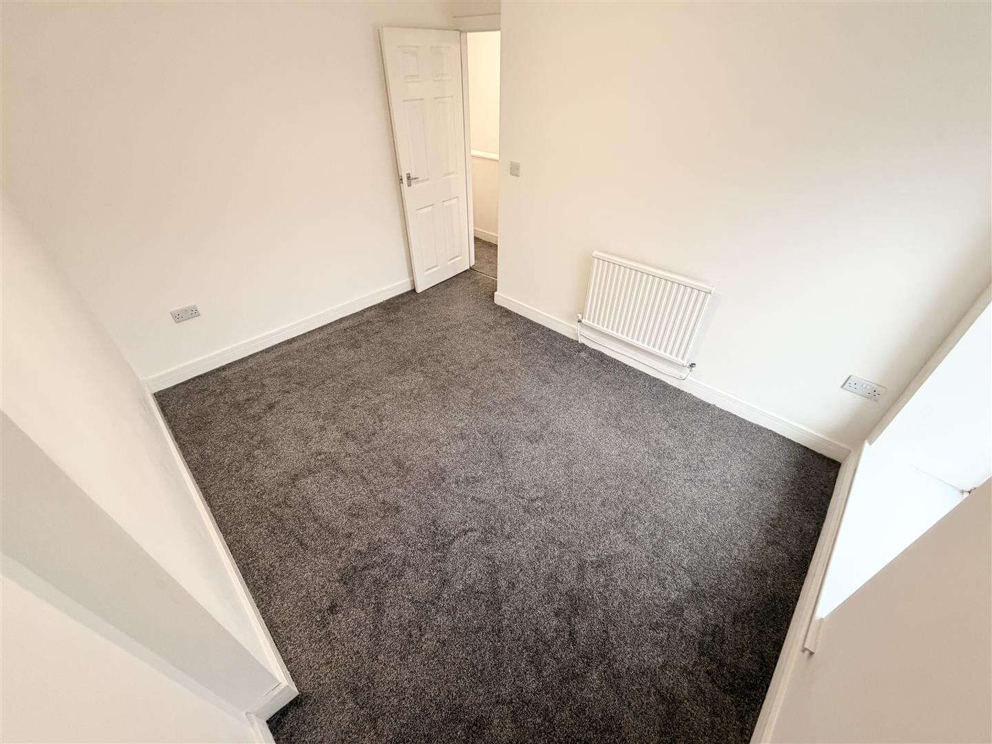 house - terraced for rent castle street