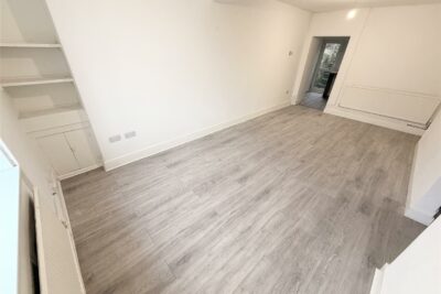 house - terraced for rent castle street