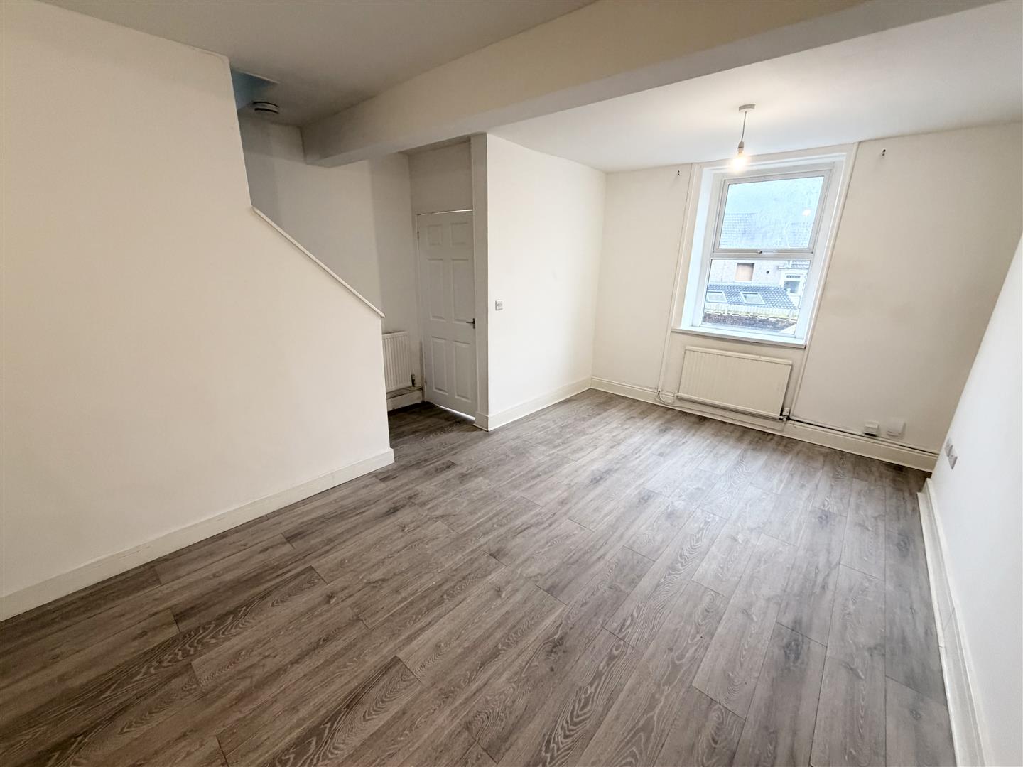 house - terraced for rent castle street