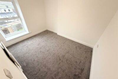 house - terraced for rent castle street