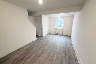 house - terraced for rent castle street