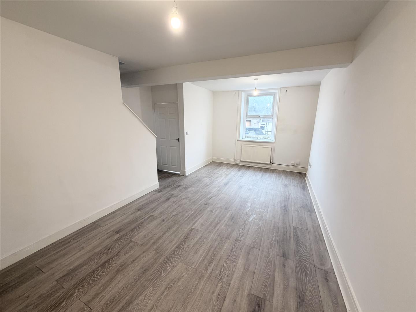 house - terraced for rent castle street