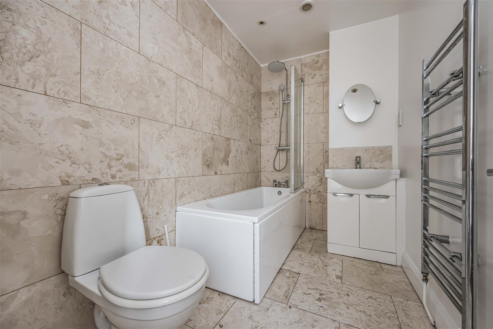 house - semi-detached for rent penny lane