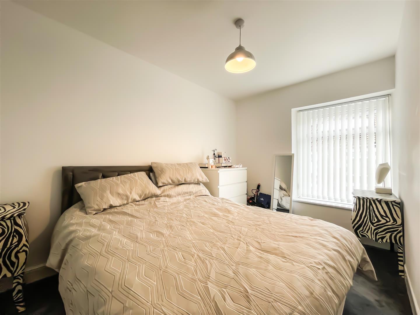 house - terraced for sale park street