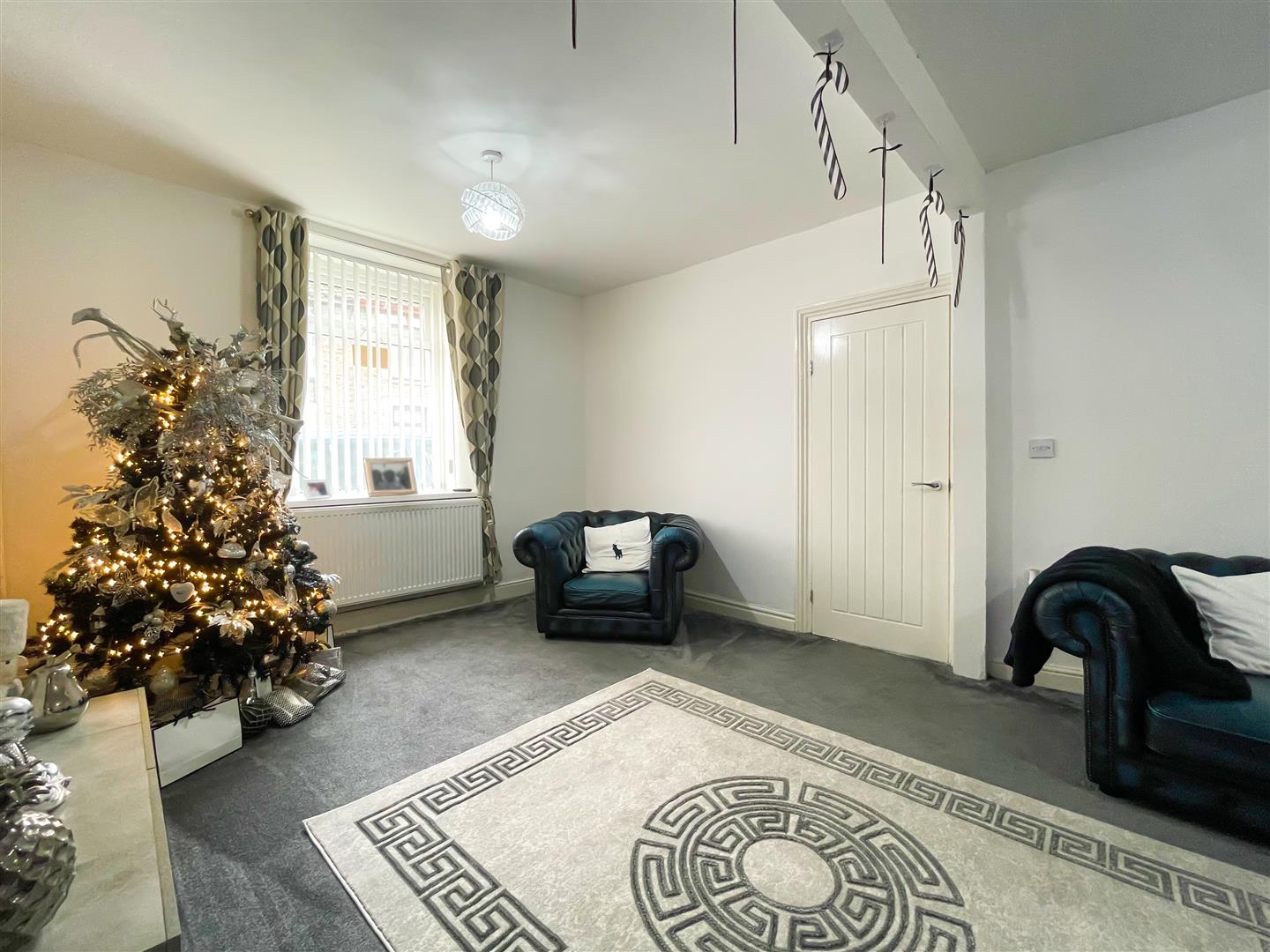 house - terraced for sale park street