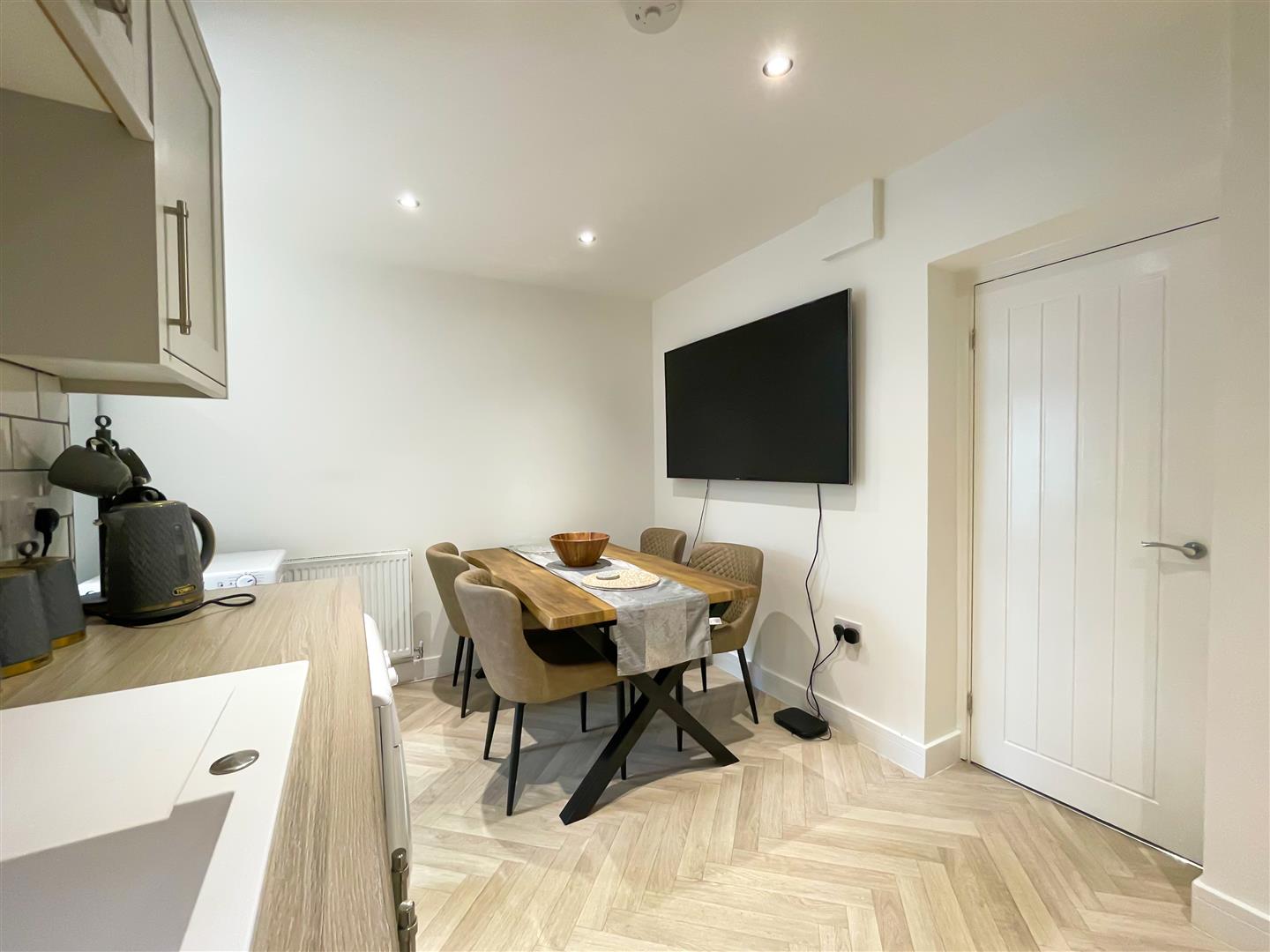 house - terraced for sale park street