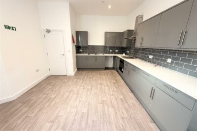 house for rent commercial street