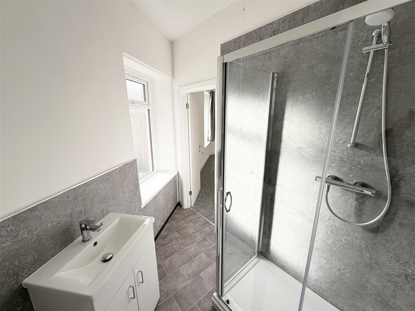 house for rent commercial street