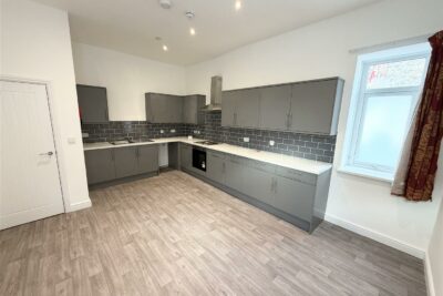 house for rent commercial street