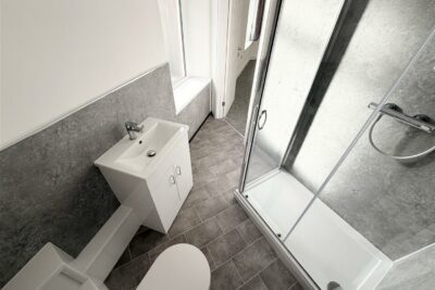 house for rent commercial street